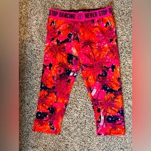 Cropped Zumba leggings. Knee length.
